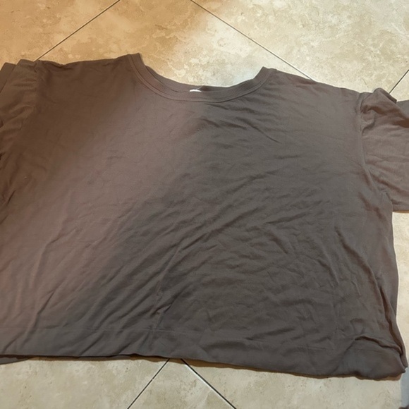 avacado Tops - Brown cropped short sleeve workout top